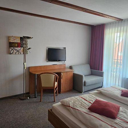 האסלפלדה Hotel Zur Krone מראה חיצוני תמונה