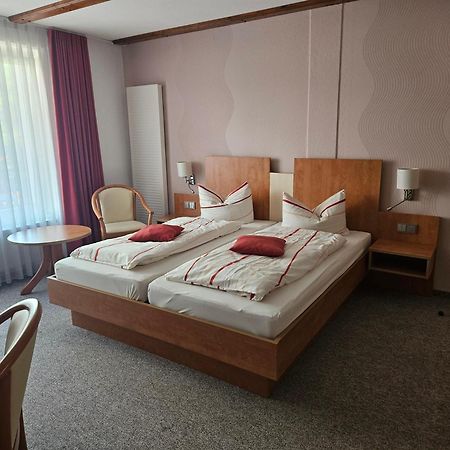 האסלפלדה Hotel Zur Krone מראה חיצוני תמונה