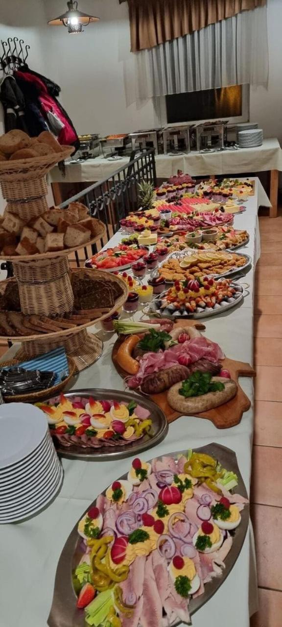 האסלפלדה Hotel Zur Krone מראה חיצוני תמונה