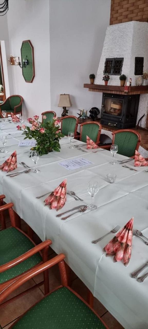 האסלפלדה Hotel Zur Krone מראה חיצוני תמונה
