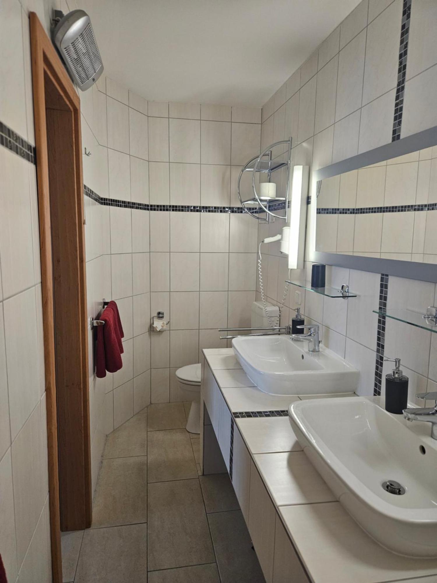 האסלפלדה Hotel Zur Krone מראה חיצוני תמונה