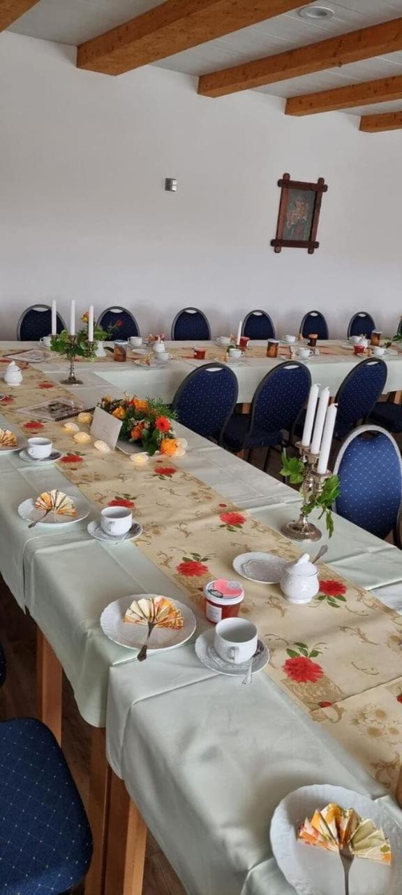 האסלפלדה Hotel Zur Krone מראה חיצוני תמונה