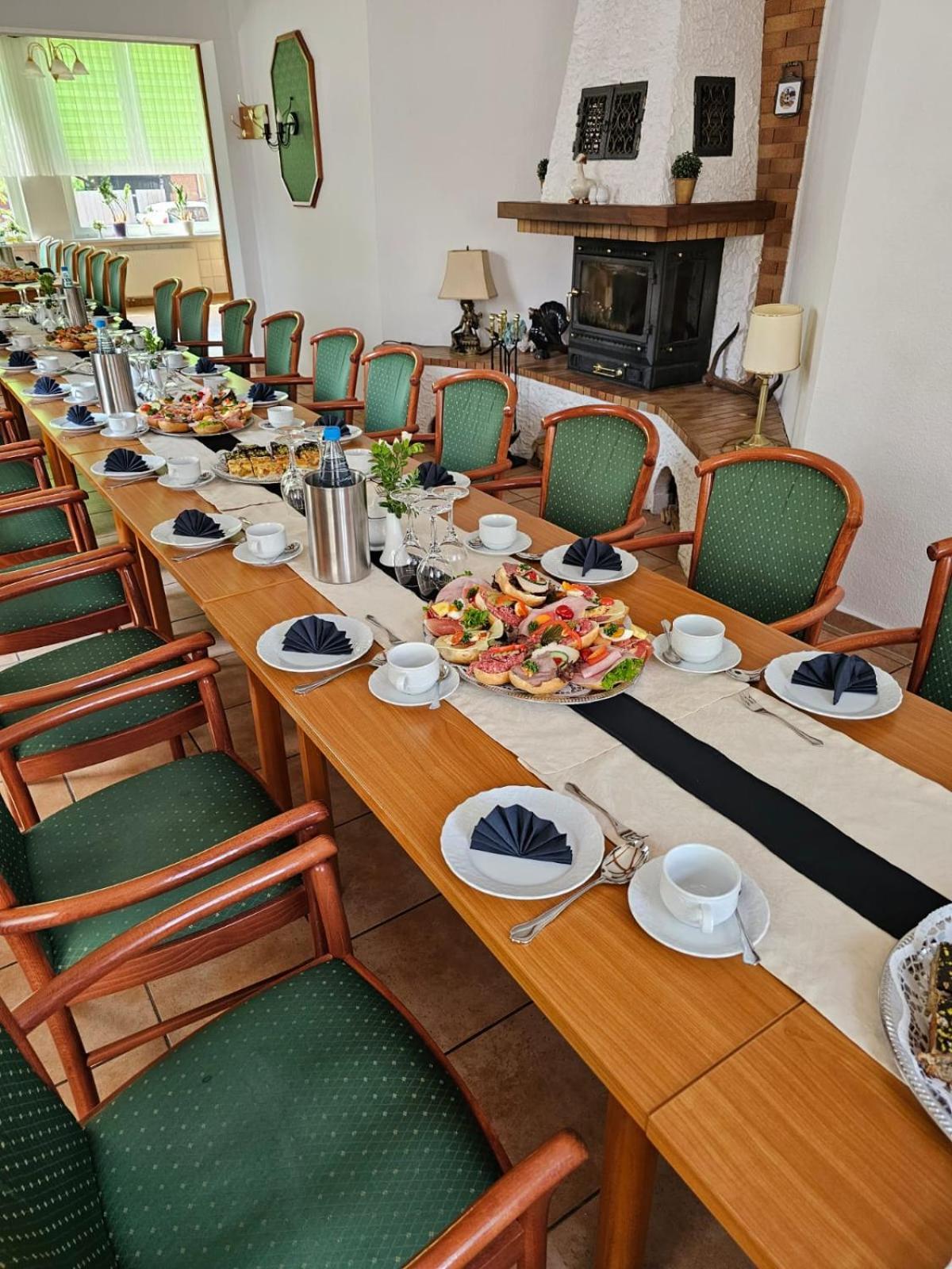 האסלפלדה Hotel Zur Krone מראה חיצוני תמונה