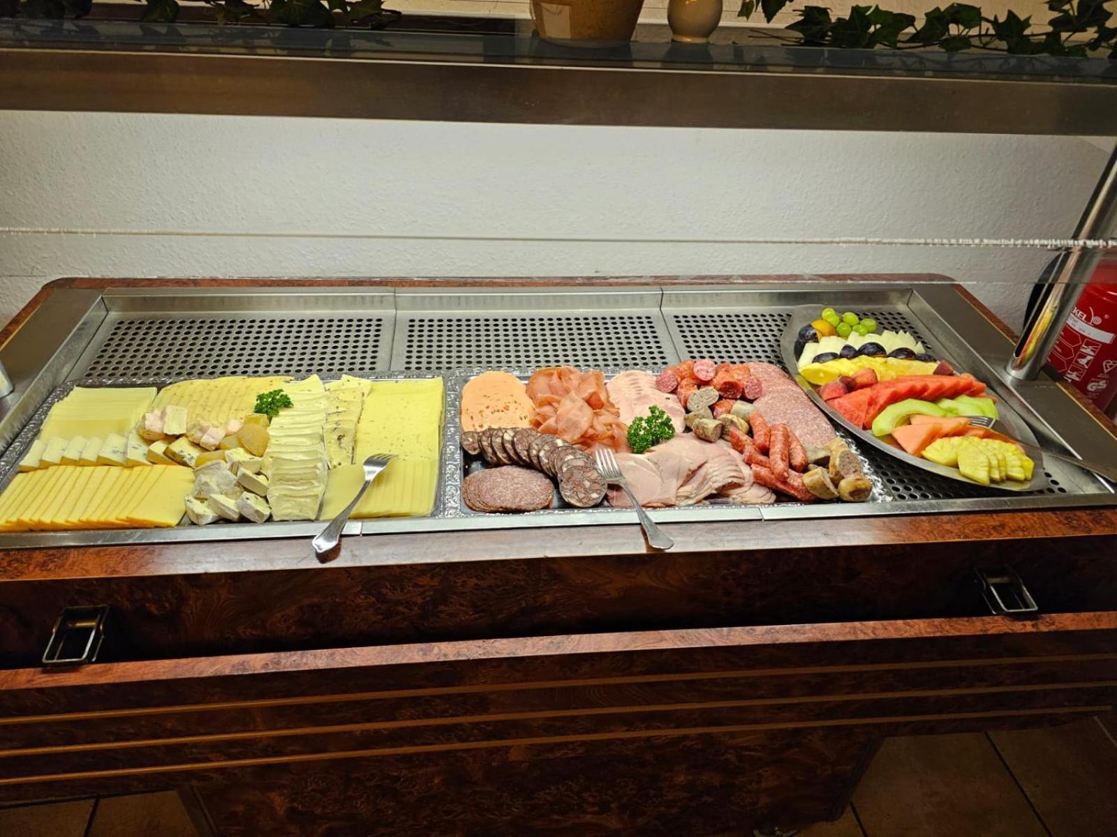 האסלפלדה Hotel Zur Krone מראה חיצוני תמונה