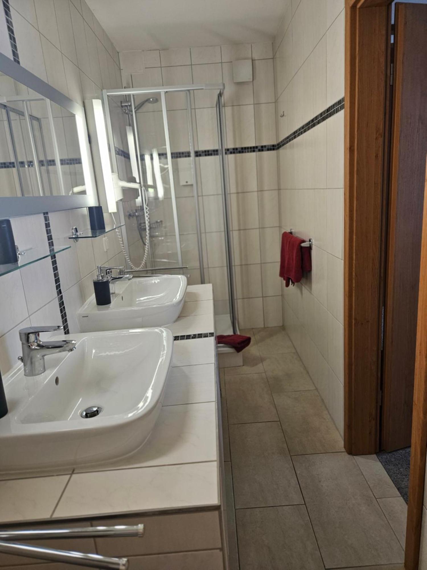 האסלפלדה Hotel Zur Krone מראה חיצוני תמונה