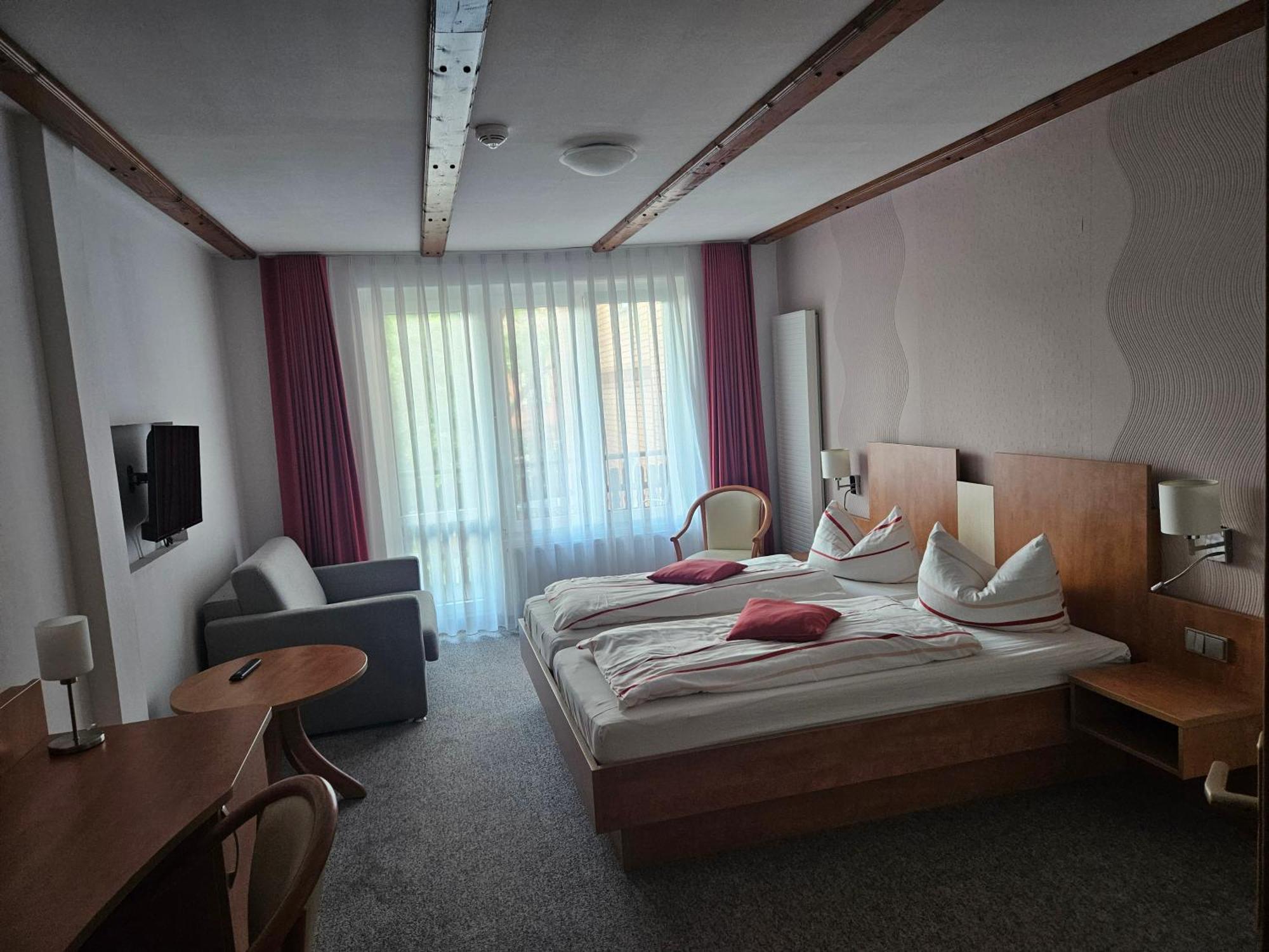 האסלפלדה Hotel Zur Krone מראה חיצוני תמונה