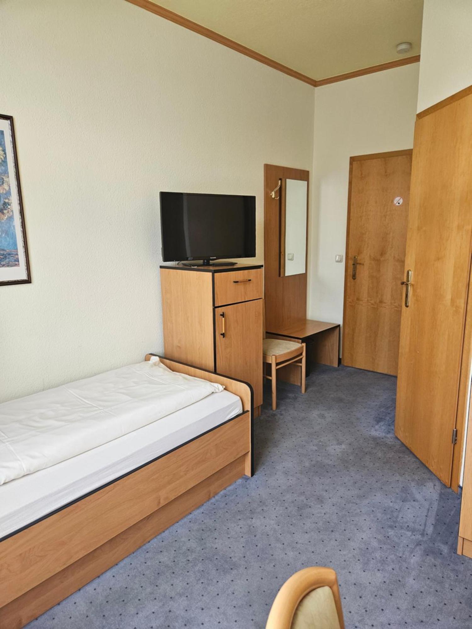 האסלפלדה Hotel Zur Krone מראה חיצוני תמונה