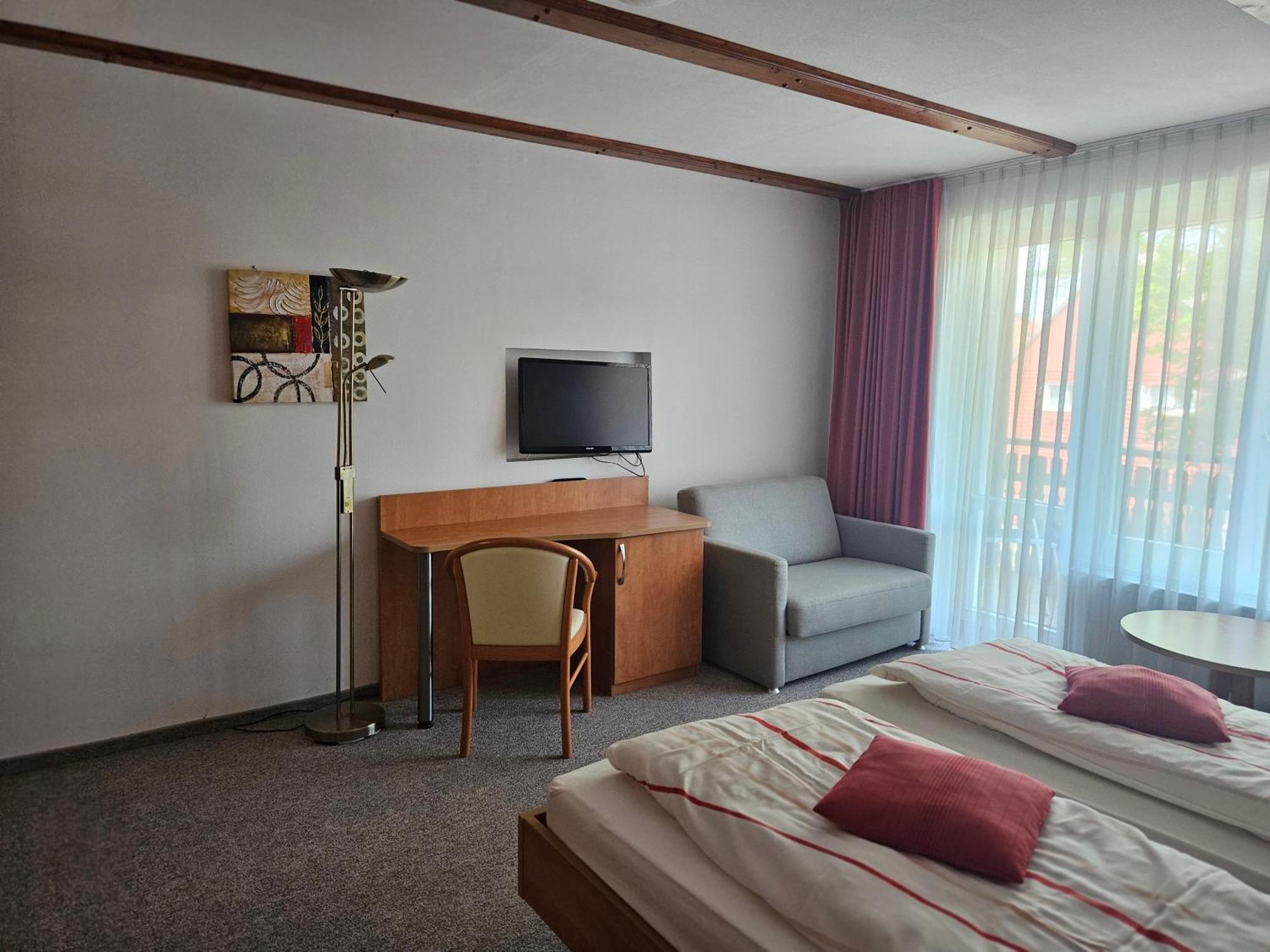 האסלפלדה Hotel Zur Krone מראה חיצוני תמונה
