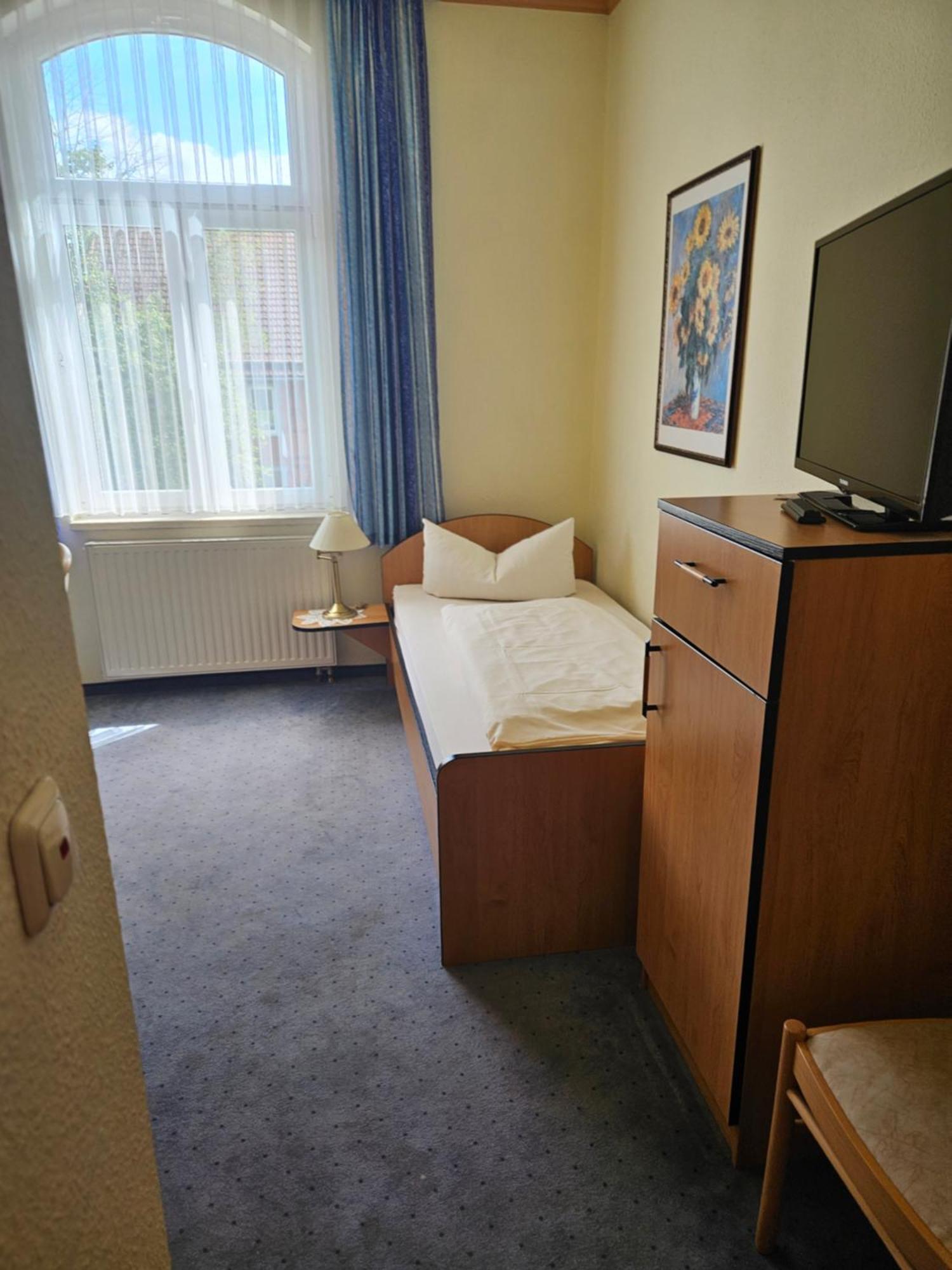 האסלפלדה Hotel Zur Krone מראה חיצוני תמונה