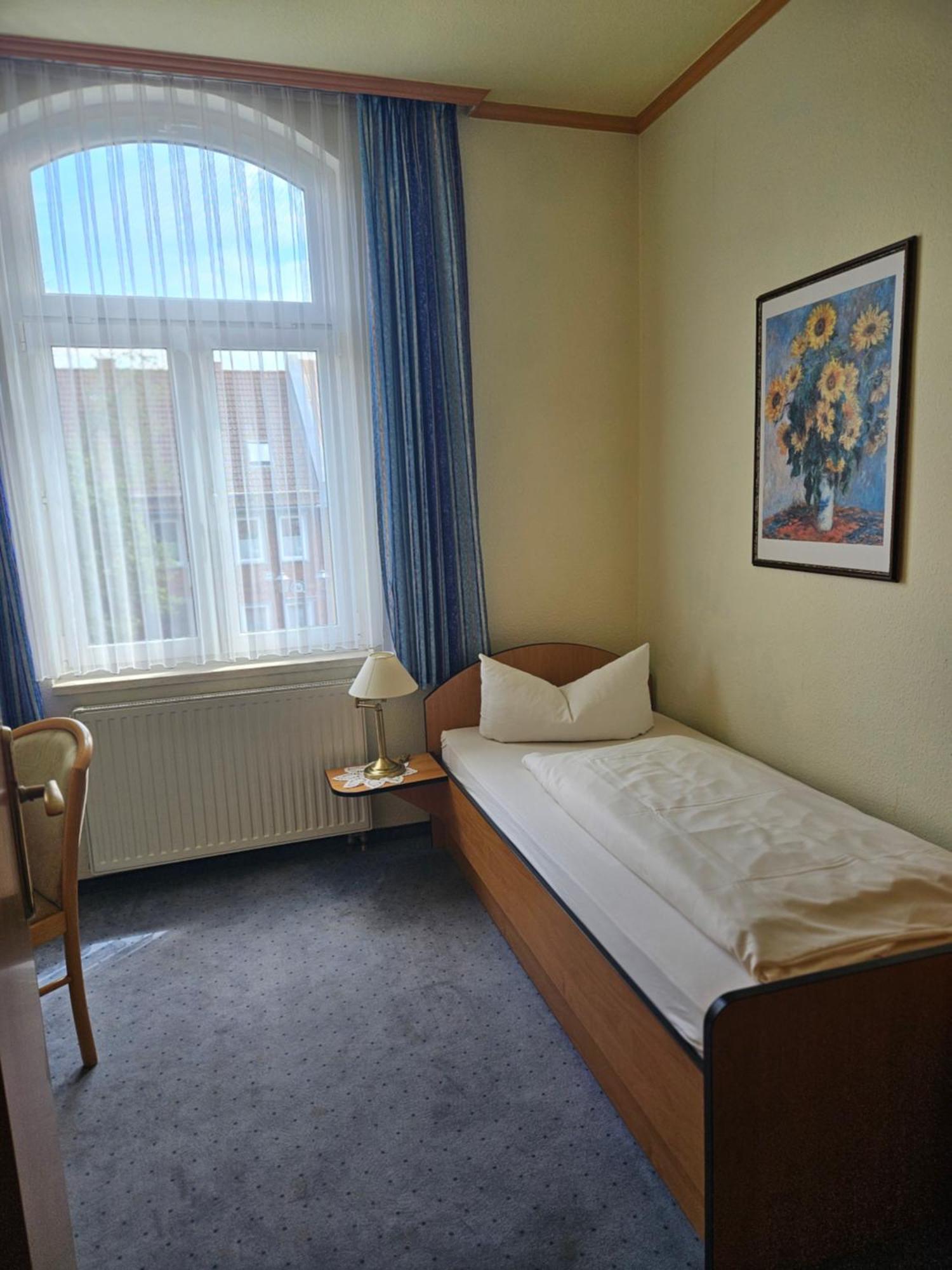 האסלפלדה Hotel Zur Krone מראה חיצוני תמונה